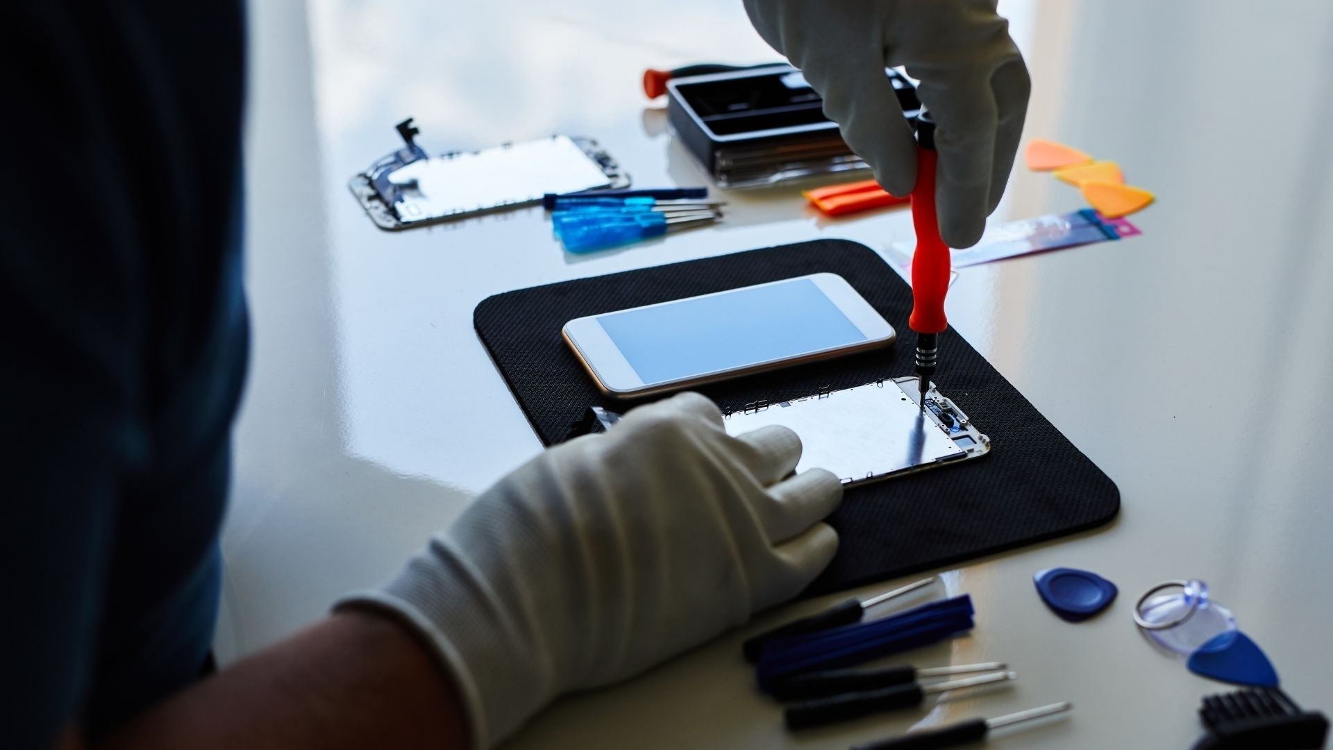 Understanding The Importance Of Phone Repairs in Manchester